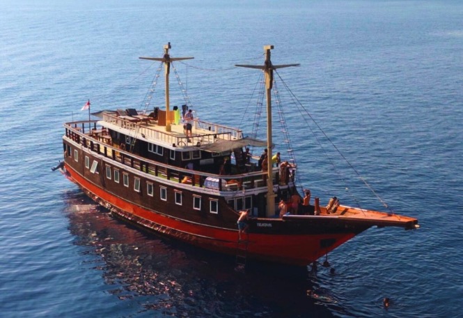 FRS Menami Deluxe Boat Komodo